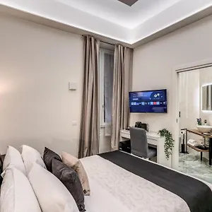 https://adriana-5-luxury-rooms.it-romehotels.com